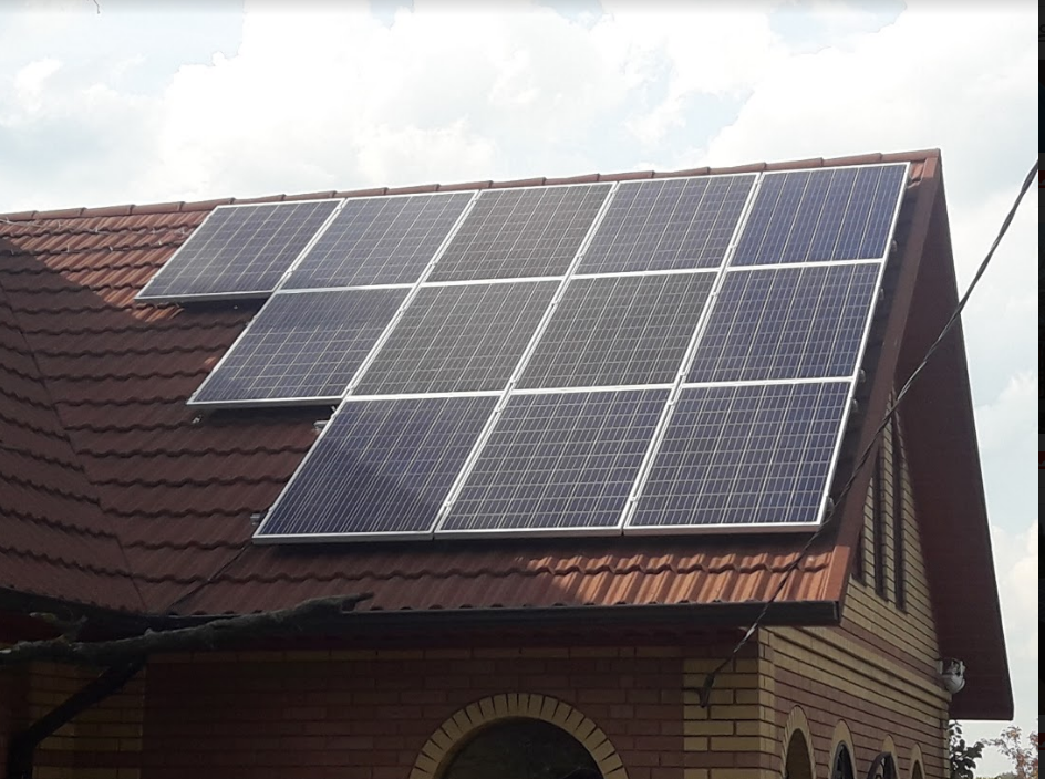 Installation von Solarmodulen auf Dächern, kW