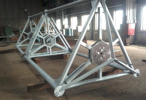 Cleaning and painting of metal structures